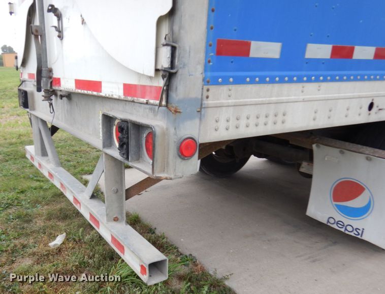 image for item JQ9348 2004 Manac 94253001  dry van trailer