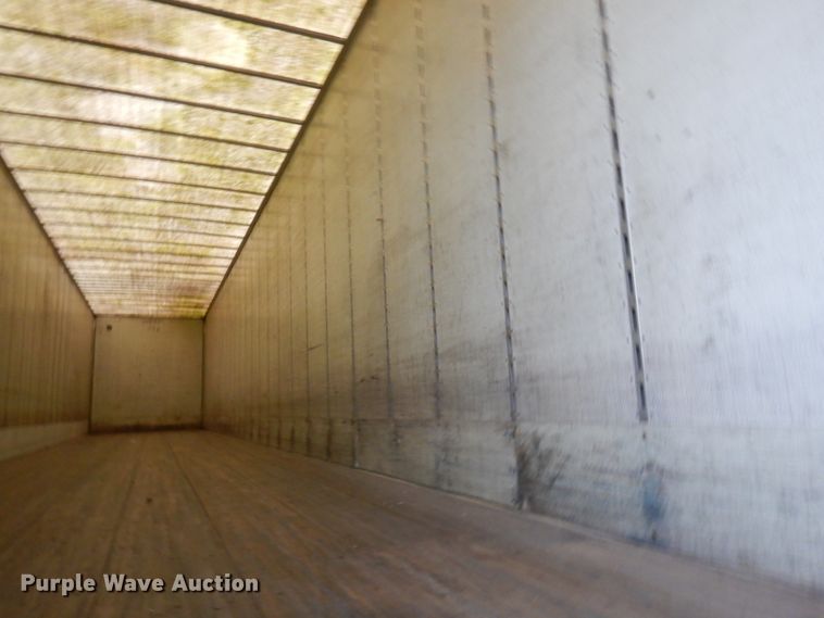 image for item JQ9348 2004 Manac 94253001  dry van trailer