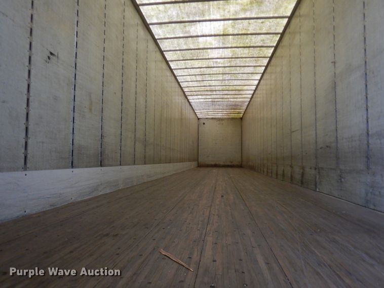 image for item JQ9348 2004 Manac 94253001  dry van trailer