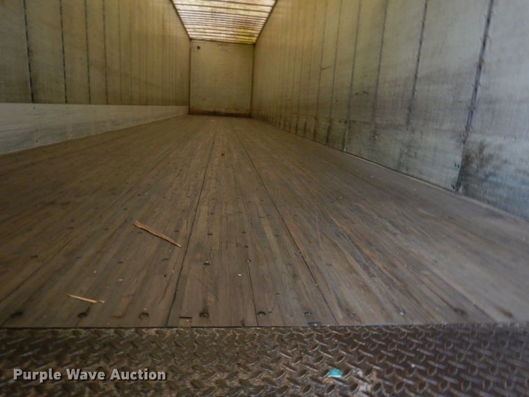 image for item JQ9348 2004 Manac 94253001  dry van trailer