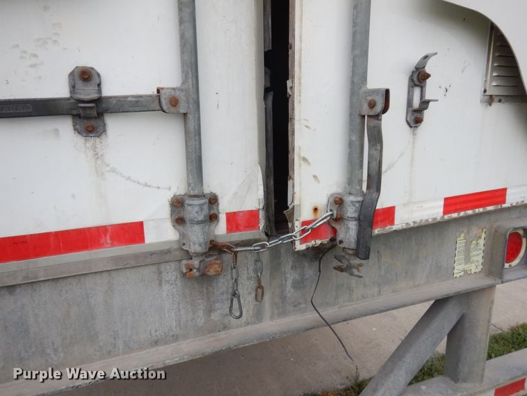 image for item JQ9348 2004 Manac 94253001  dry van trailer