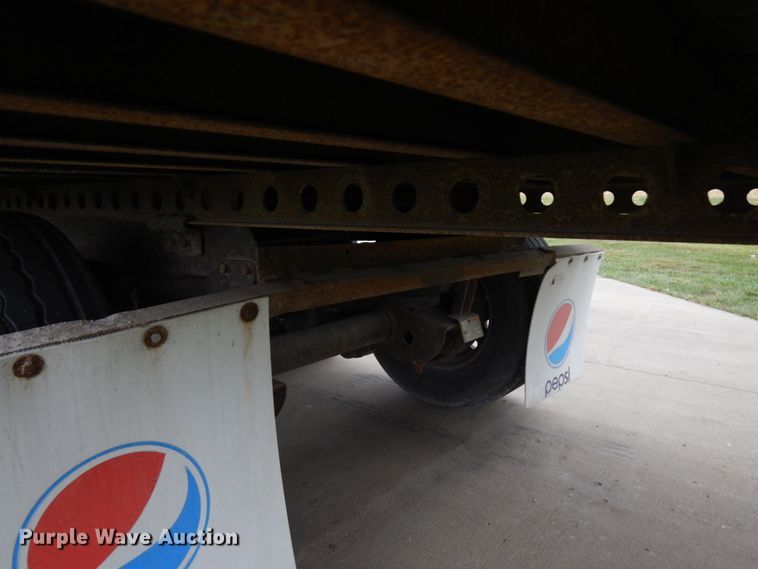 image for item JQ9348 2004 Manac 94253001  dry van trailer