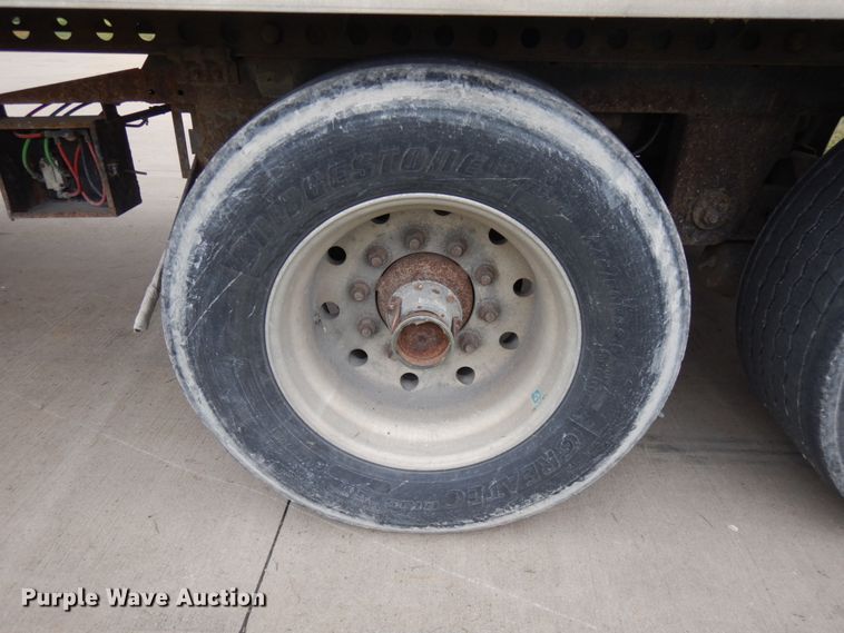 image for item JQ9348 2004 Manac 94253001  dry van trailer