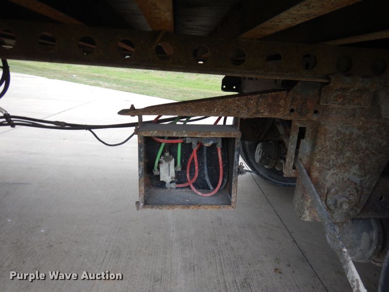 image for item JQ9348 2004 Manac 94253001  dry van trailer