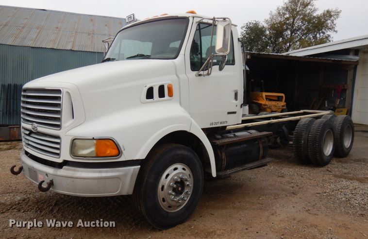 image for item JQ9350 1999 Sterling AT9513  truck cab and chassis