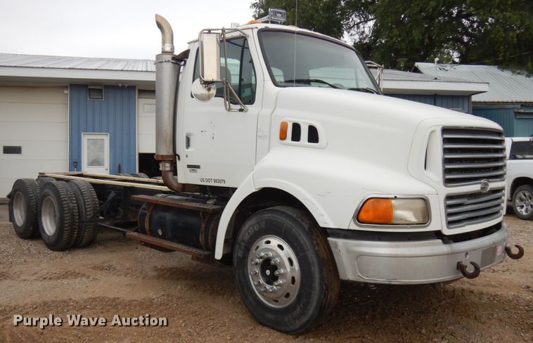 image for item JQ9350 1999 Sterling AT9513  truck cab and chassis