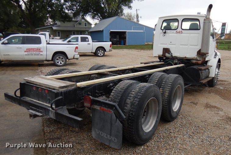 image for item JQ9350 1999 Sterling AT9513  truck cab and chassis