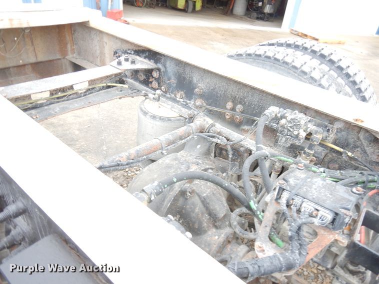 image for item JQ9350 1999 Sterling AT9513  truck cab and chassis