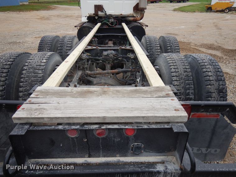 image for item JQ9350 1999 Sterling AT9513  truck cab and chassis