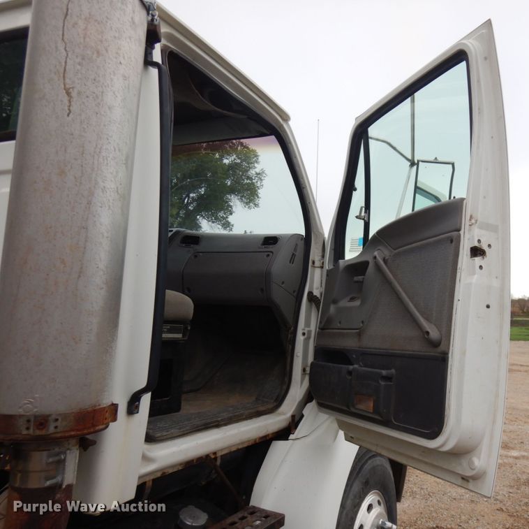 image for item JQ9350 1999 Sterling AT9513  truck cab and chassis