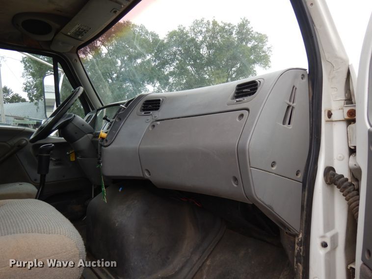 image for item JQ9350 1999 Sterling AT9513  truck cab and chassis