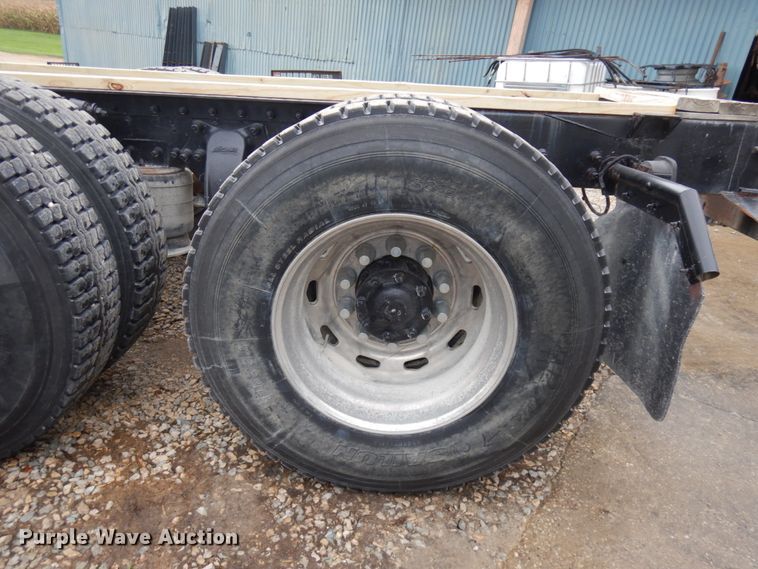 image for item JQ9350 1999 Sterling AT9513  truck cab and chassis