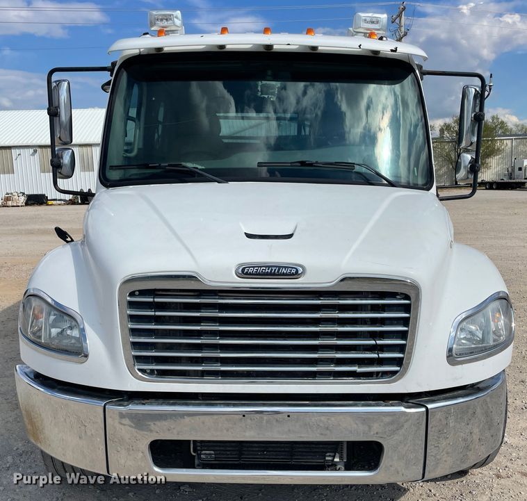 image for item JQ9405 2005 Freightliner M2 106  Crew Cab flatbed truck