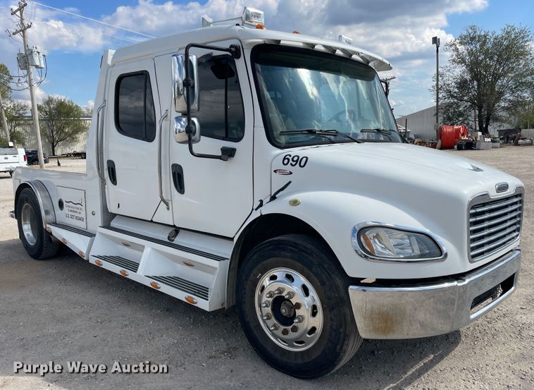 image for item JQ9405 2005 Freightliner M2 106  Crew Cab flatbed truck