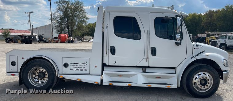 image for item JQ9405 2005 Freightliner M2 106  Crew Cab flatbed truck