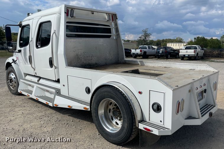 image for item JQ9405 2005 Freightliner M2 106  Crew Cab flatbed truck