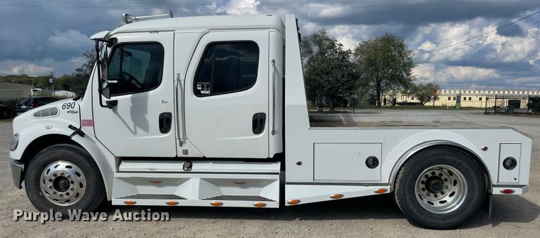 image for item JQ9405 2005 Freightliner M2 106  Crew Cab flatbed truck