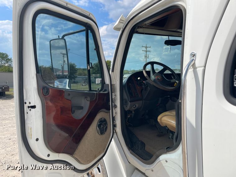 image for item JQ9405 2005 Freightliner M2 106  Crew Cab flatbed truck