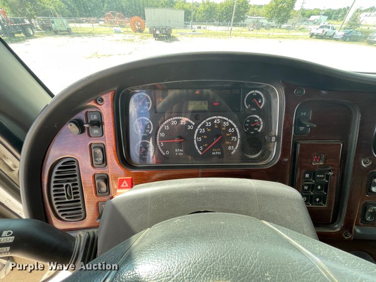 image for item JQ9405 2005 Freightliner M2 106  Crew Cab flatbed truck