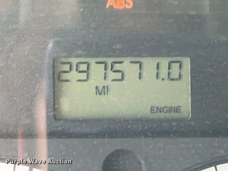 image for item JQ9405 2005 Freightliner M2 106  Crew Cab flatbed truck