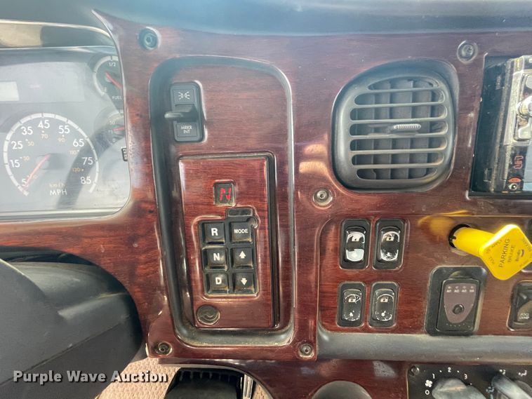 image for item JQ9405 2005 Freightliner M2 106  Crew Cab flatbed truck