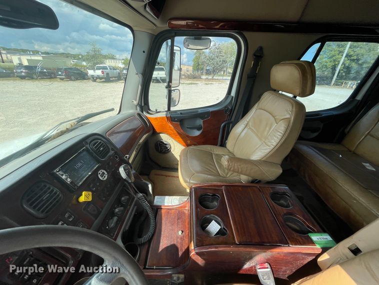 image for item JQ9405 2005 Freightliner M2 106  Crew Cab flatbed truck