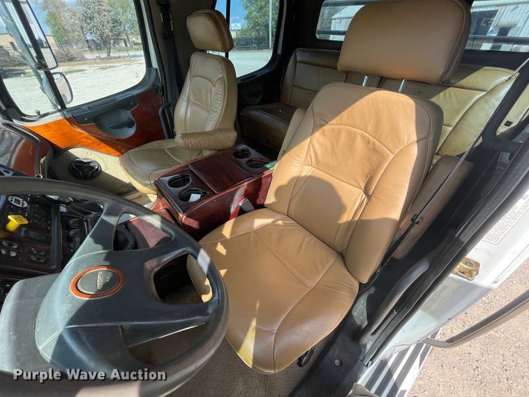 image for item JQ9405 2005 Freightliner M2 106  Crew Cab flatbed truck