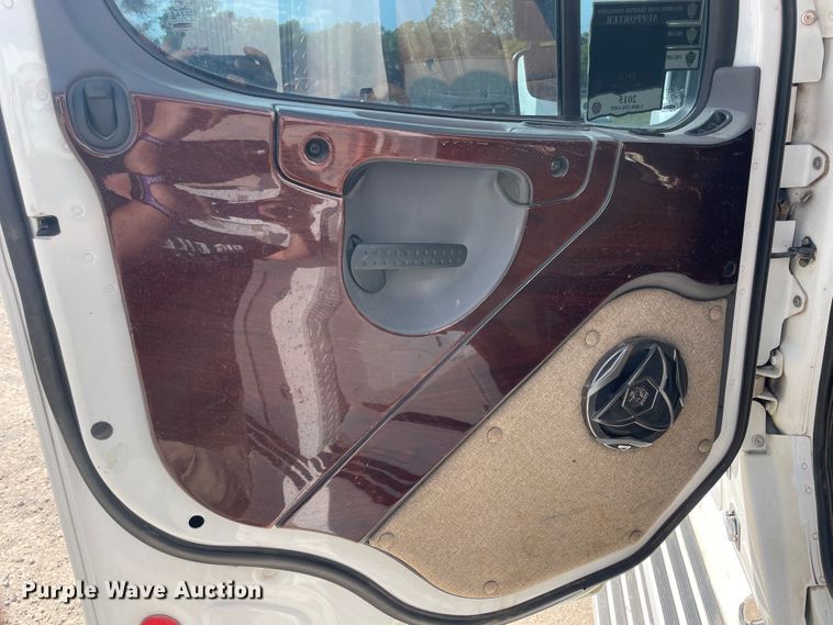 image for item JQ9405 2005 Freightliner M2 106  Crew Cab flatbed truck