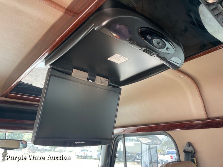 image for item JQ9405 2005 Freightliner M2 106  Crew Cab flatbed truck