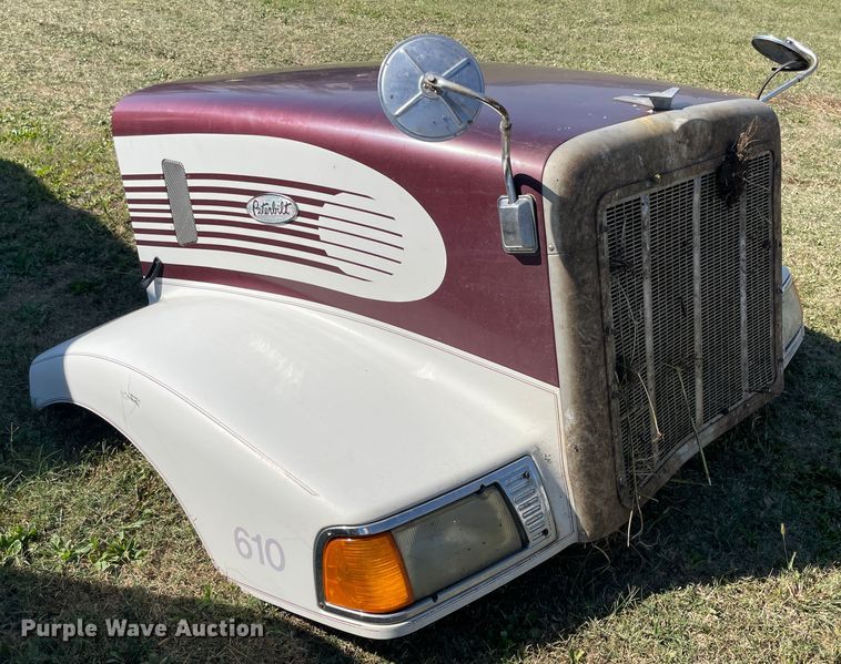 image for item JQ9453 Peterbilt 377 hood