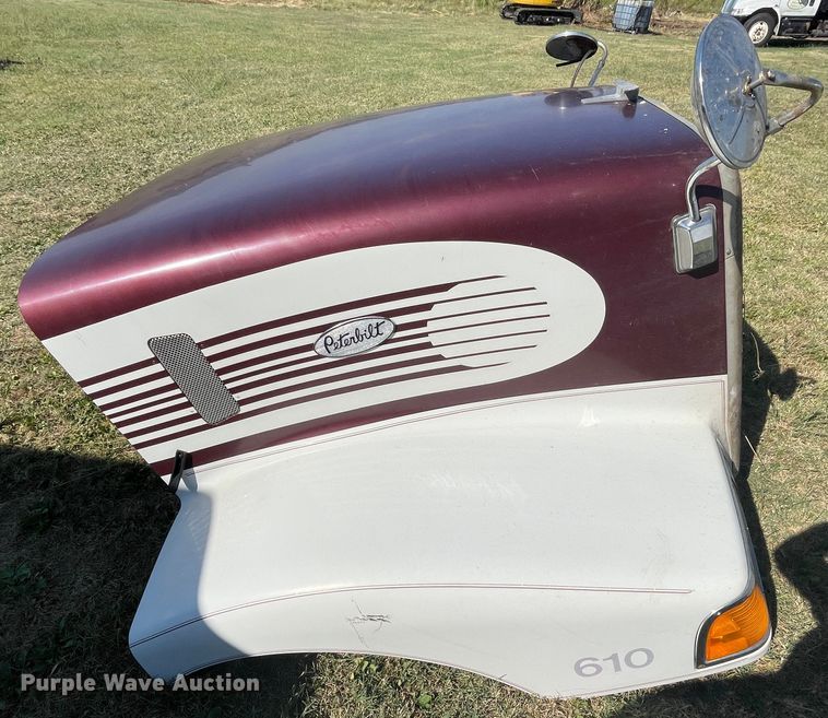 image for item JQ9453 Peterbilt 377 hood