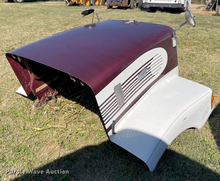 image for item JQ9453 Peterbilt 377 hood