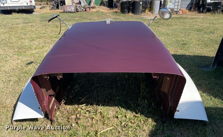 image for item JQ9453 Peterbilt 377 hood