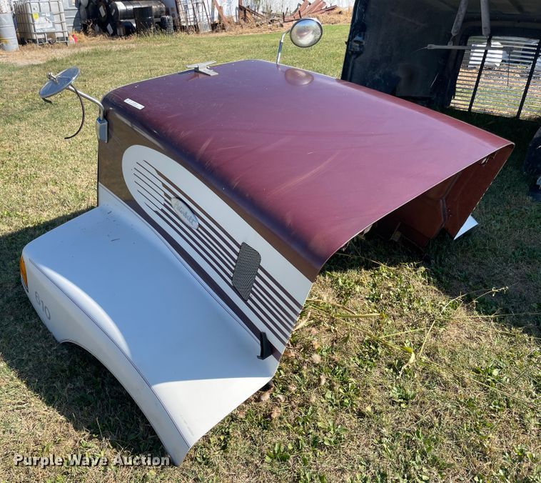 image for item JQ9453 Peterbilt 377 hood