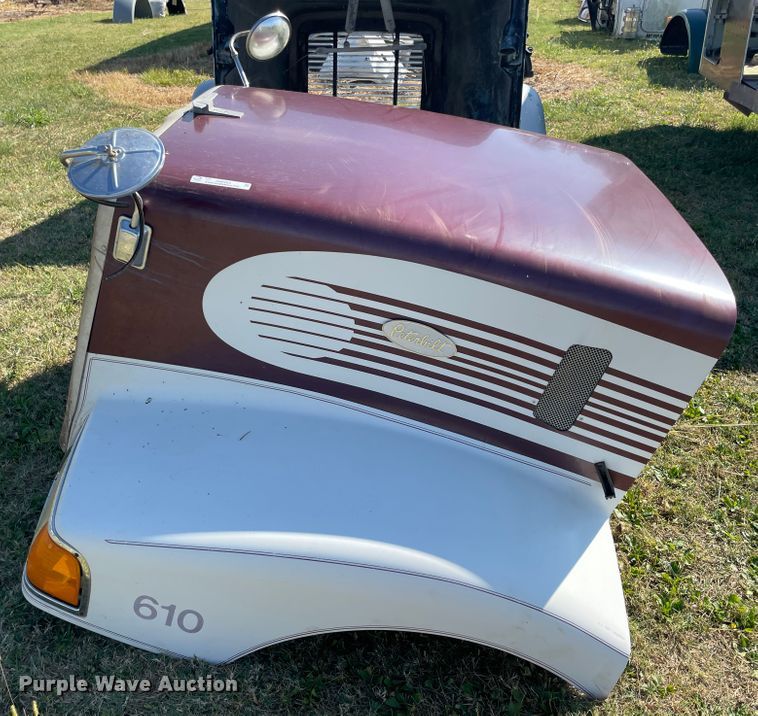 image for item JQ9453 Peterbilt 377 hood