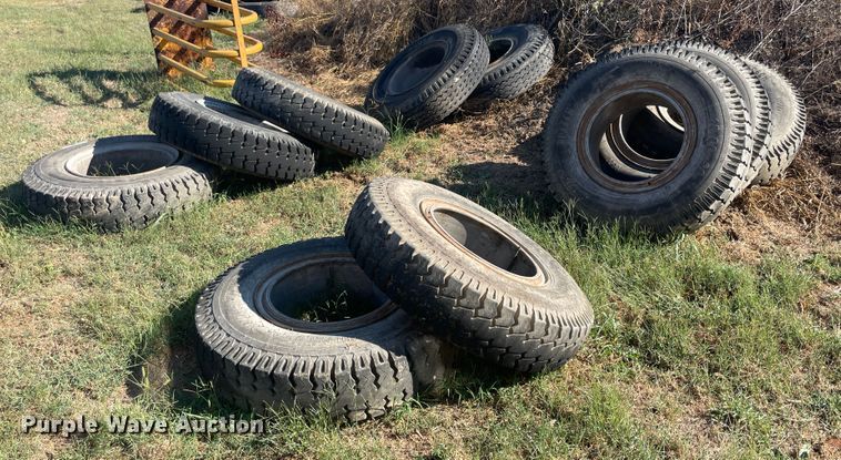 image for item JQ9464 (10) 10.00-20 tires