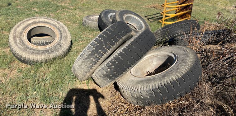 image for item JQ9464 (10) 10.00-20 tires