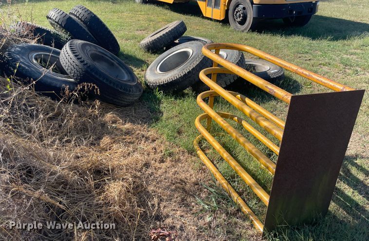 image for item JQ9464 (10) 10.00-20 tires