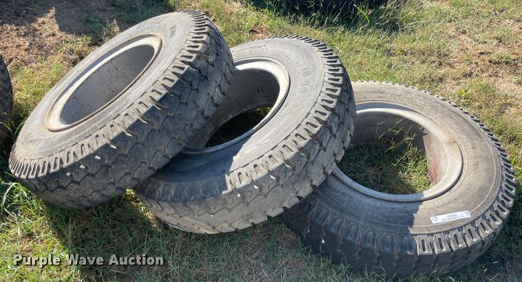 image for item JQ9464 (10) 10.00-20 tires