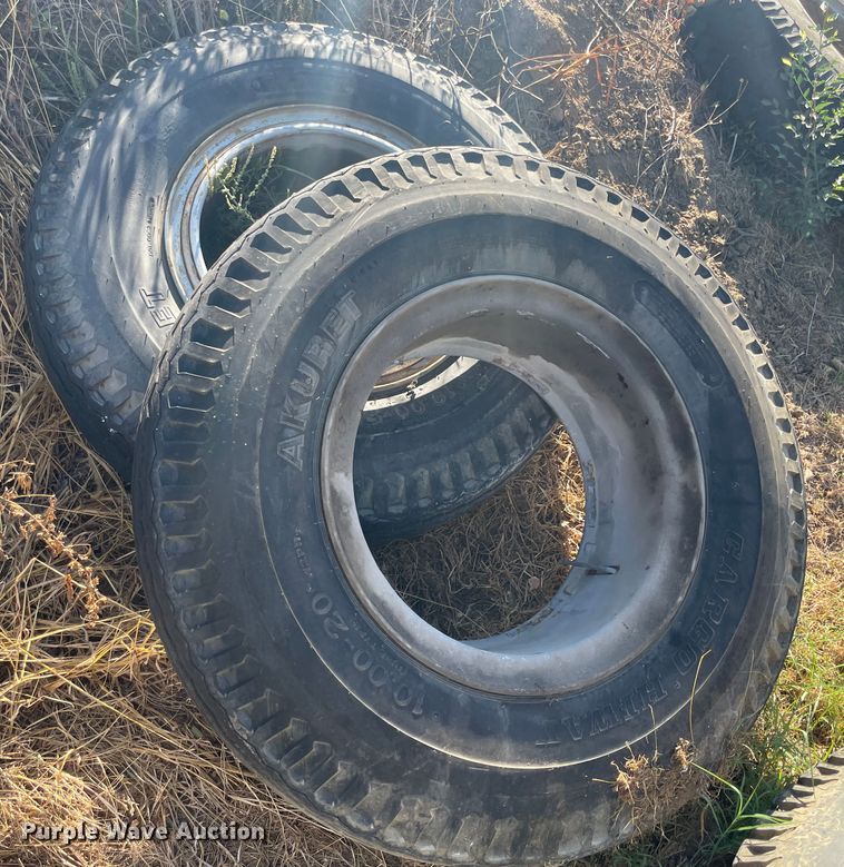 image for item JQ9464 (10) 10.00-20 tires