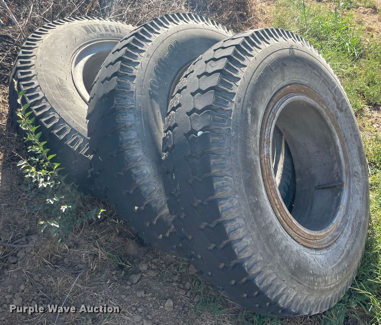 image for item JQ9464 (10) 10.00-20 tires