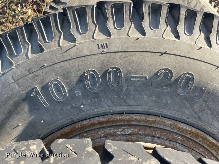 image for item JQ9464 (10) 10.00-20 tires