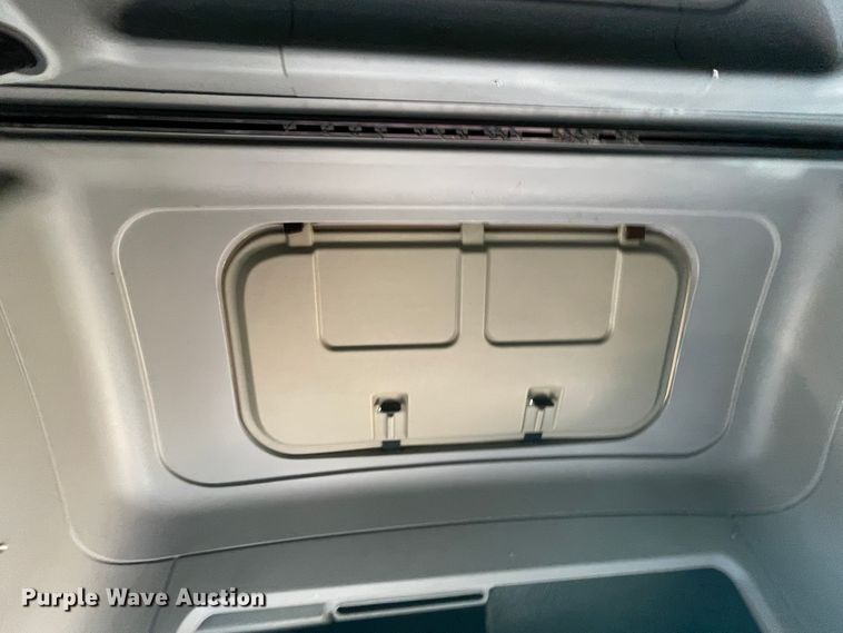 image for item JQ9466 2000 Freightliner FLD120  semi truck