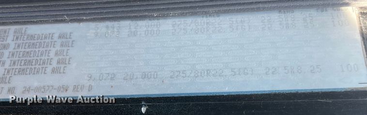 image for item JQ9466 2000 Freightliner FLD120  semi truck