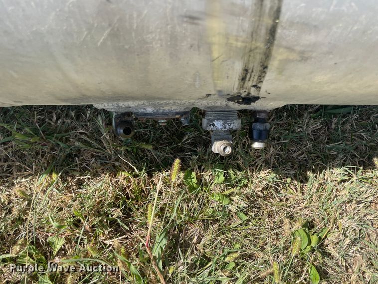 image for item JQ9467 (5) Peterbilt fuel tanks