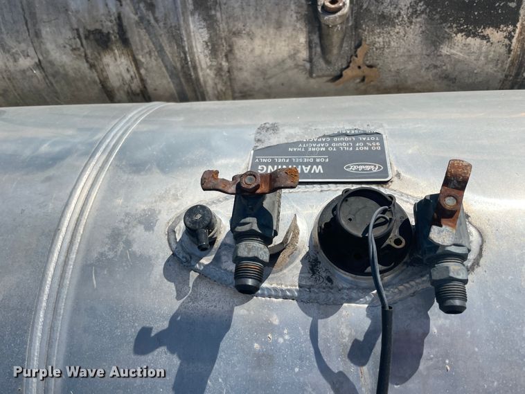 image for item JQ9467 (5) Peterbilt fuel tanks