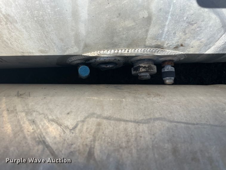 image for item JQ9467 (5) Peterbilt fuel tanks