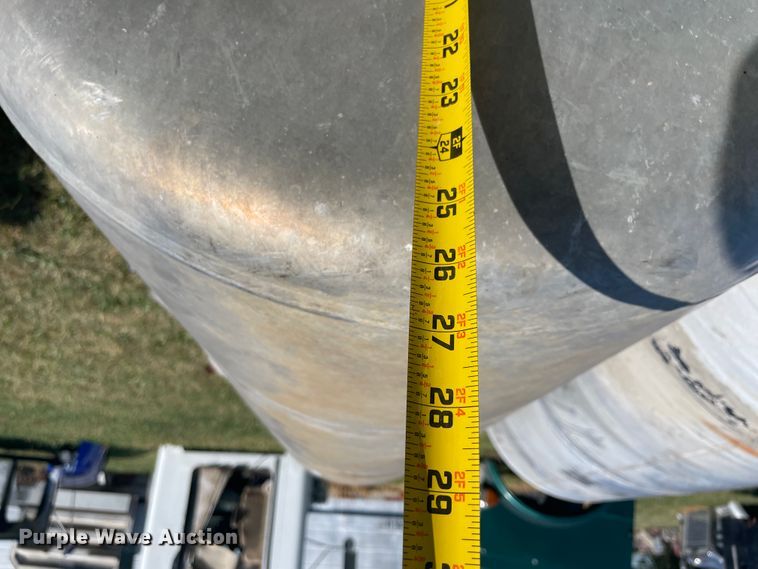 image for item JQ9467 (5) Peterbilt fuel tanks