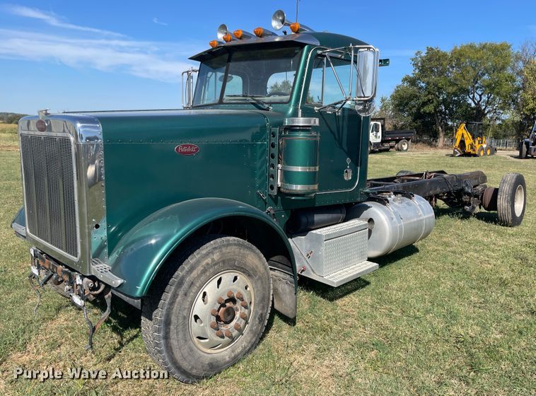 image for item JQ9470 1995 Peterbilt 379  truck cab and chassis