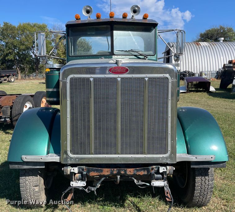 image for item JQ9470 1995 Peterbilt 379  truck cab and chassis